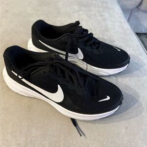 Women’s Nike Running Sneakers Size 7.5
